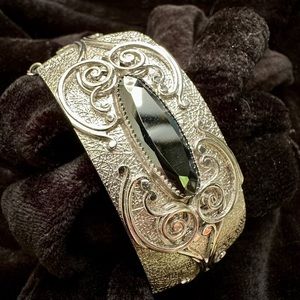VINTAGE 1970s WHITING & DAVIS SILVER CUFF BRACELET HINGED BANGLE WIDE HEMATITE